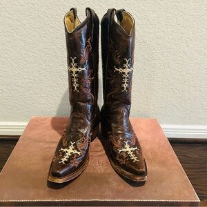 Circle G Brown Leather Cowboy Boots with Embroidered Crosses 7.5